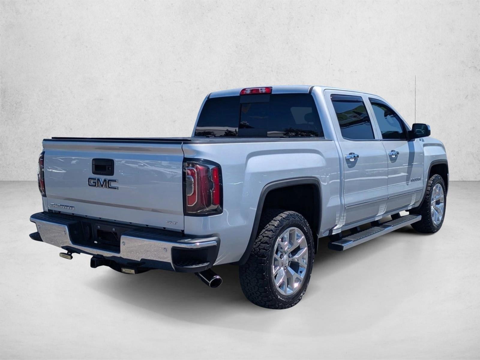 2017 GMC Sierra 1500 Crew Cab Short Box 4-Wheel Drive SLT