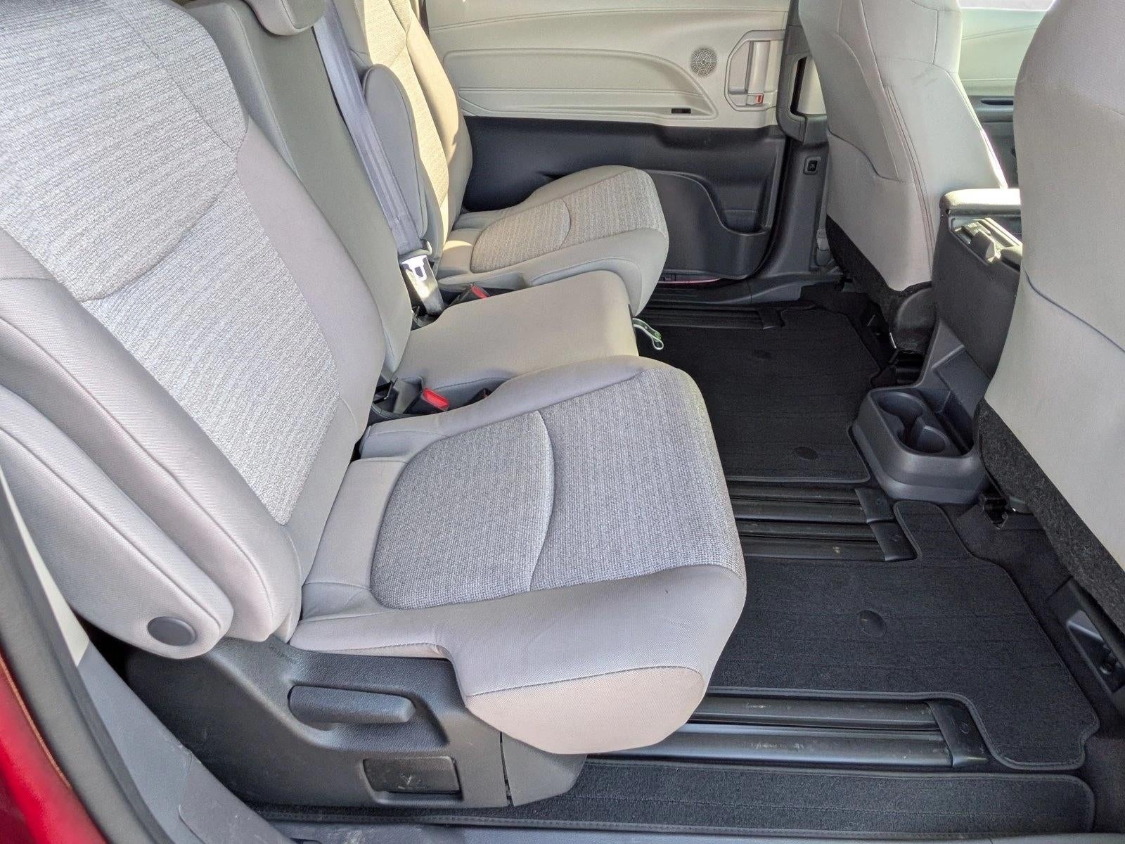 2023 Toyota Sienna LE FWD 8-Passenger (Natl)
