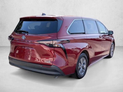 2023 Toyota Sienna LE FWD 8-Passenger (Natl)