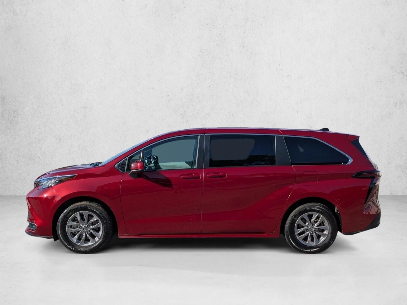 2023 Toyota Sienna LE FWD 8-Passenger (Natl)