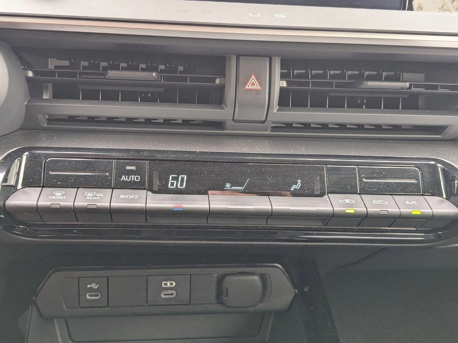 2025 Toyota Prius LE (Natl)