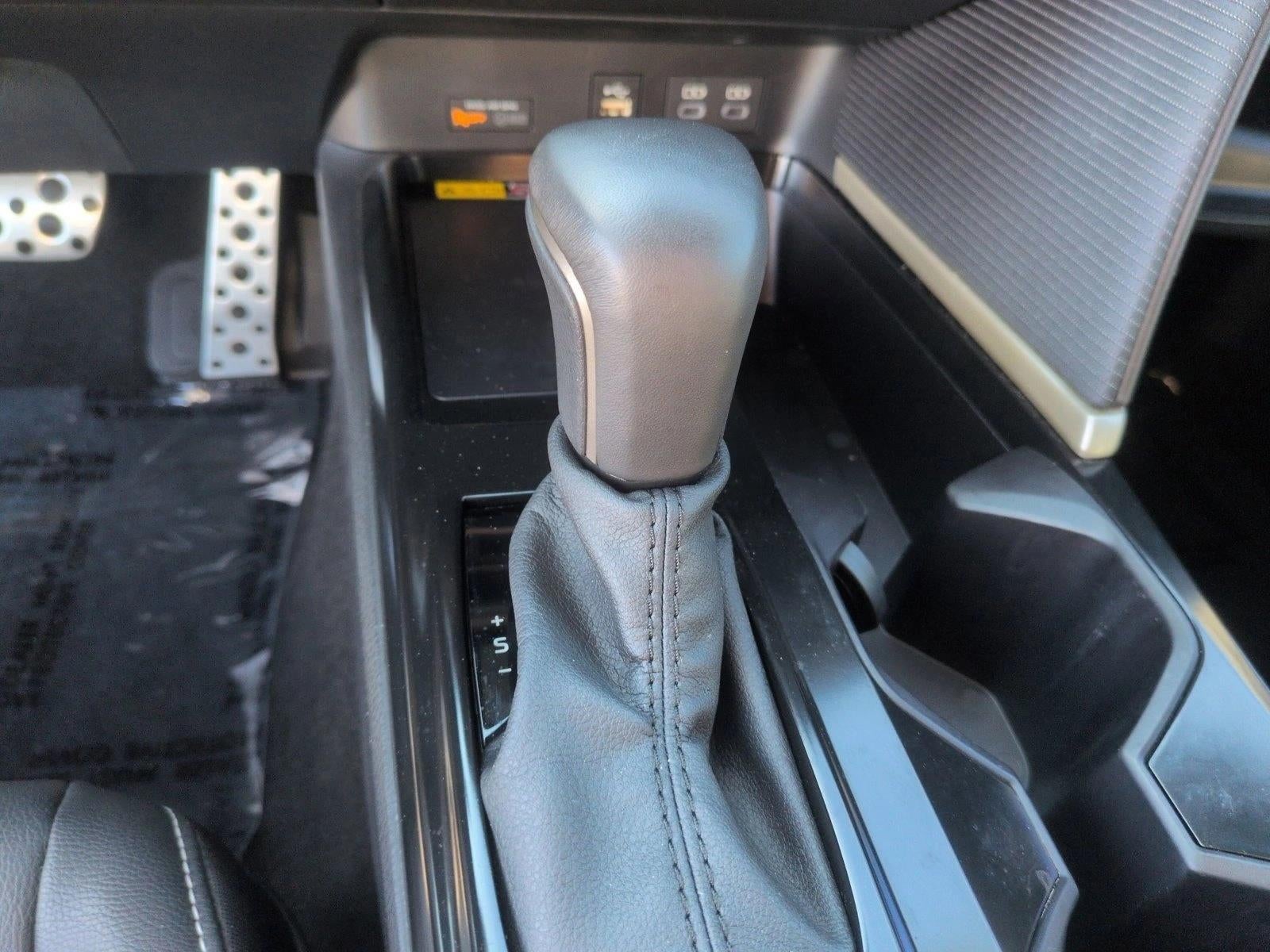 2025 Toyota Camry SE (SE)