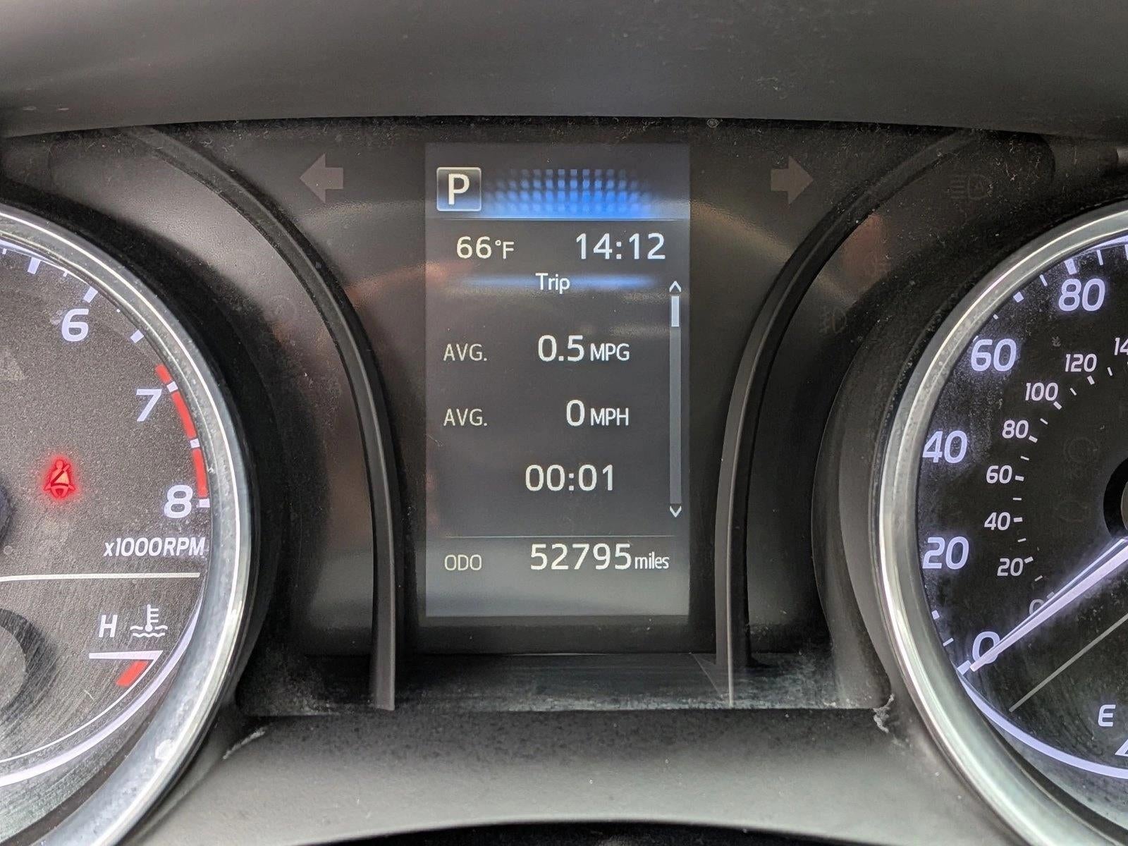 2020 Toyota Camry SE Auto (SE)