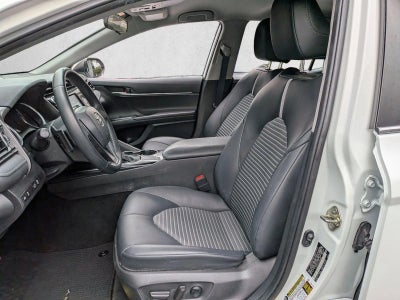 2020 Toyota Camry SE Auto (SE)