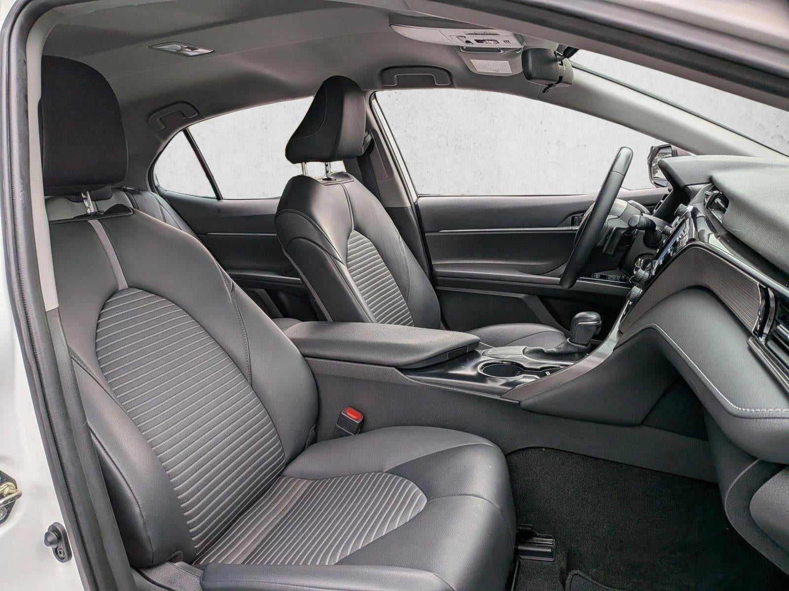 2020 Toyota Camry SE Auto (SE)