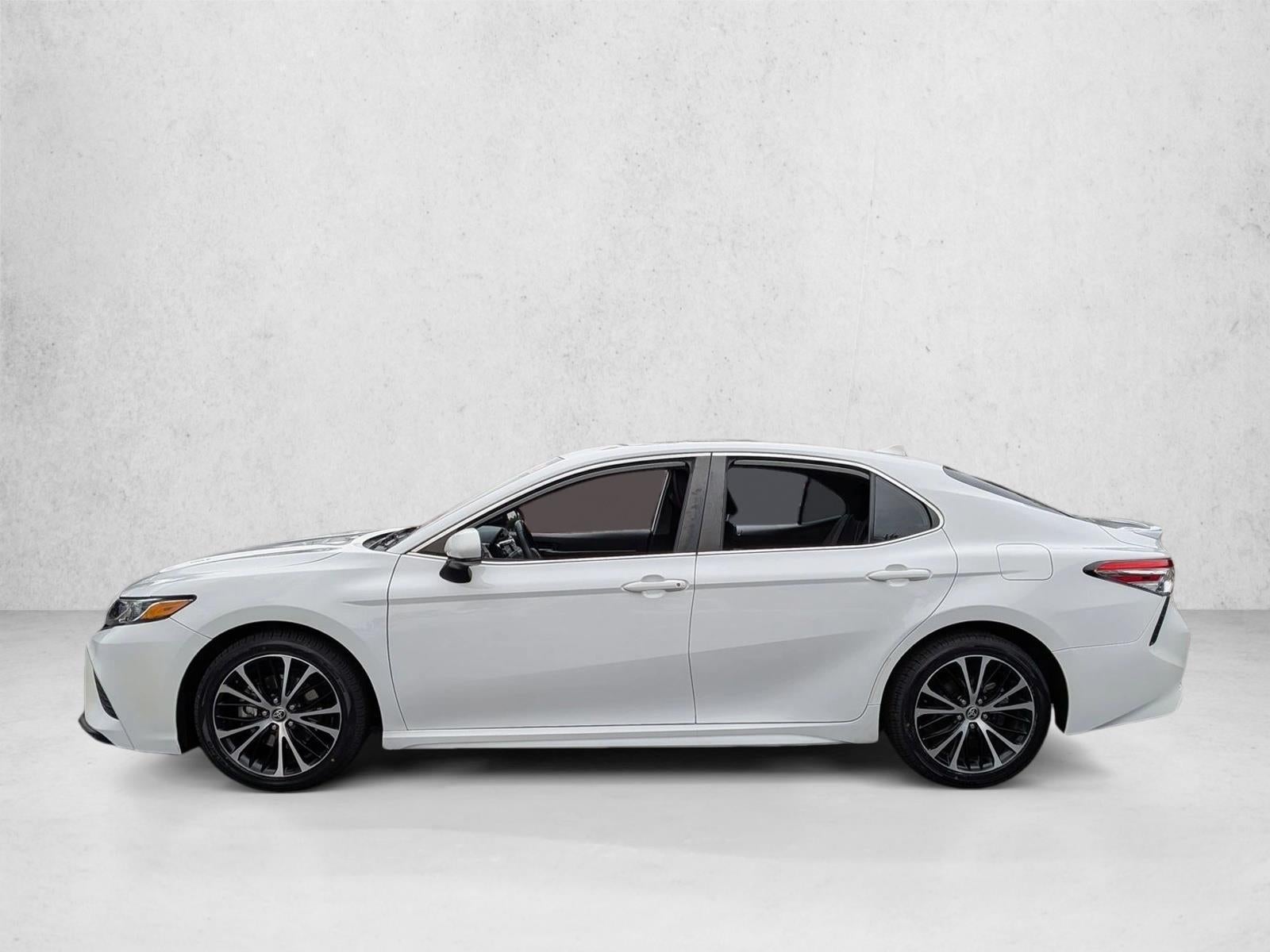 2020 Toyota Camry SE Auto (SE)