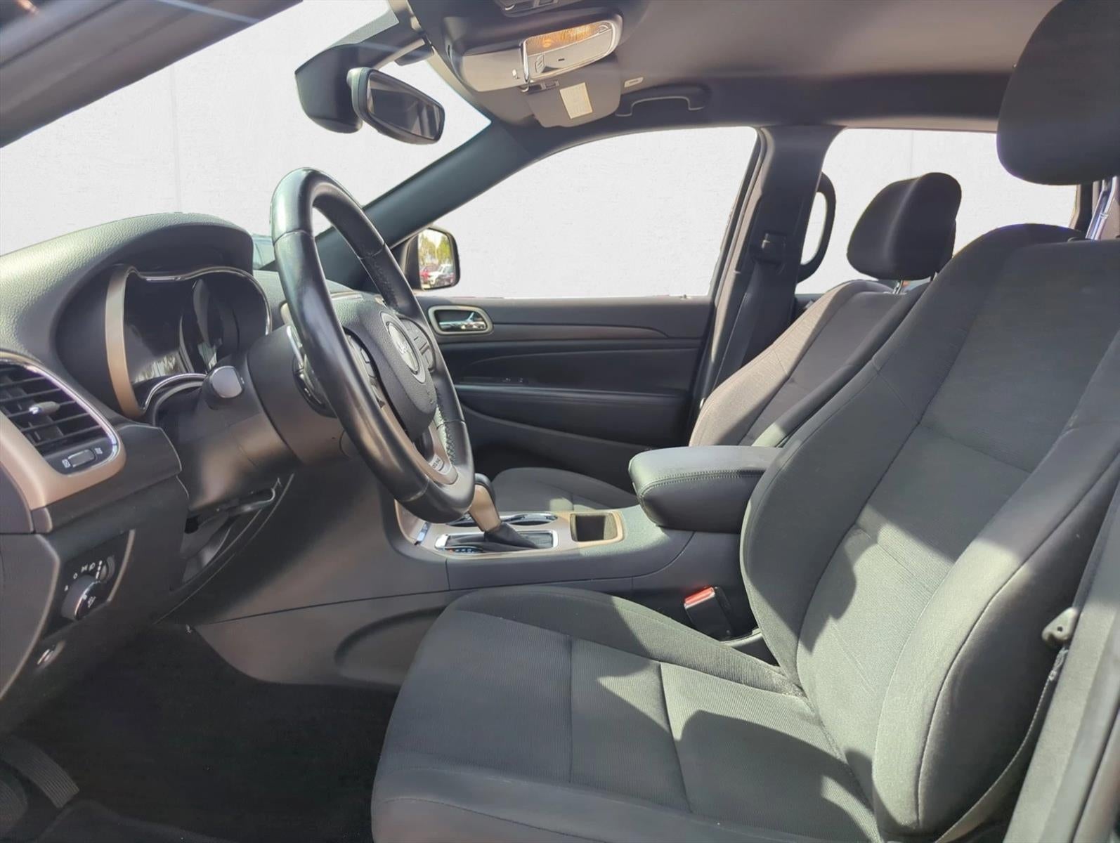 2017 Jeep Grand Cherokee Laredo 4x2