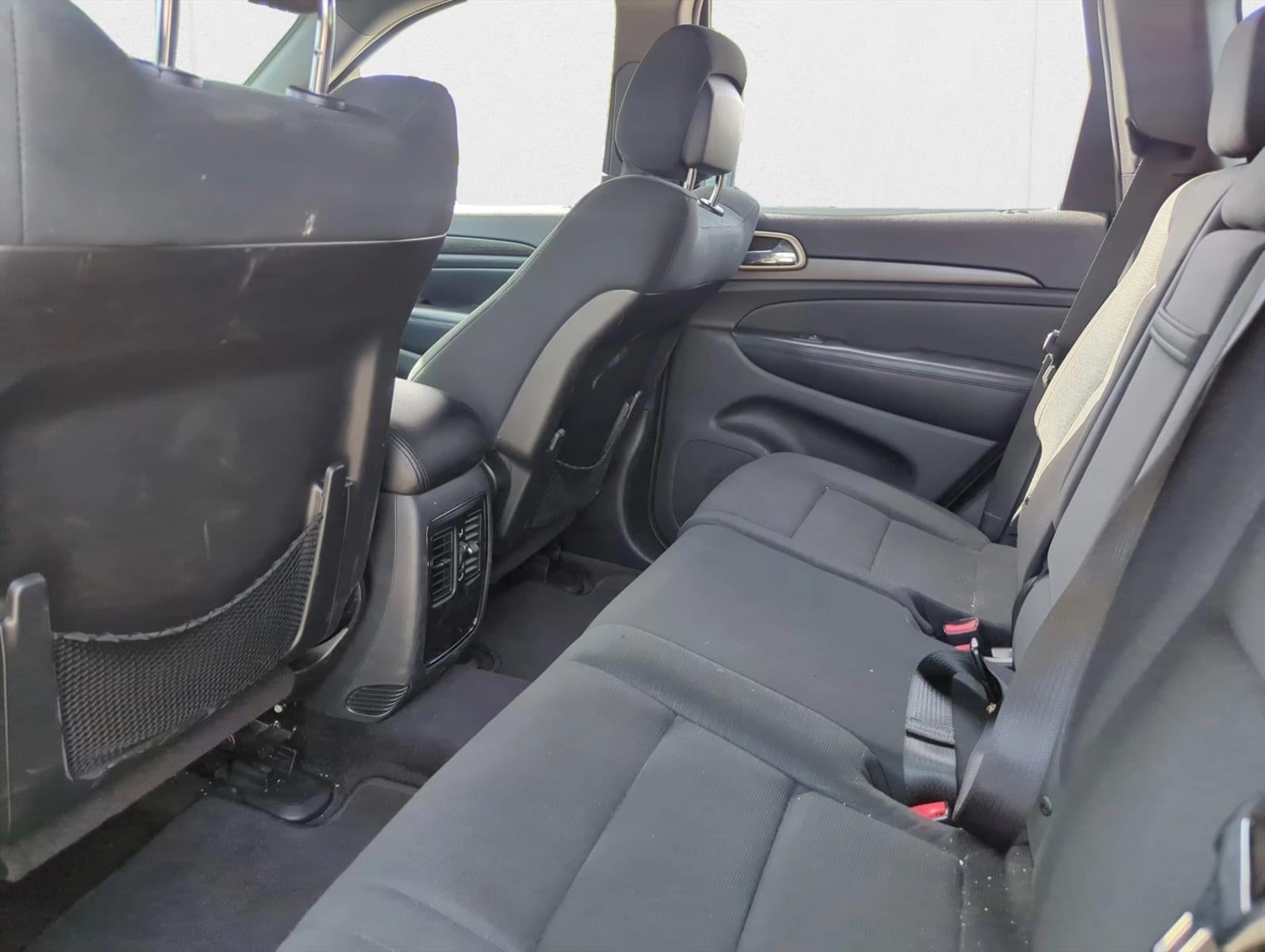 2017 Jeep Grand Cherokee Laredo 4x2