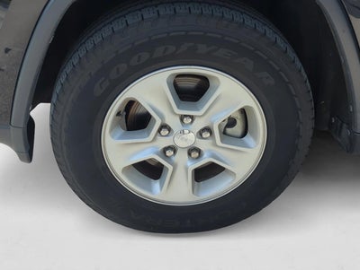 2017 Jeep Grand Cherokee Laredo 4x2