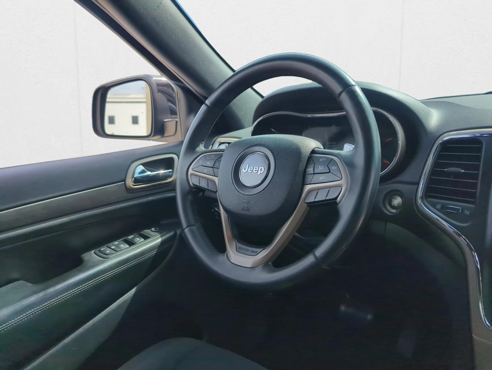 2017 Jeep Grand Cherokee Laredo 4x2