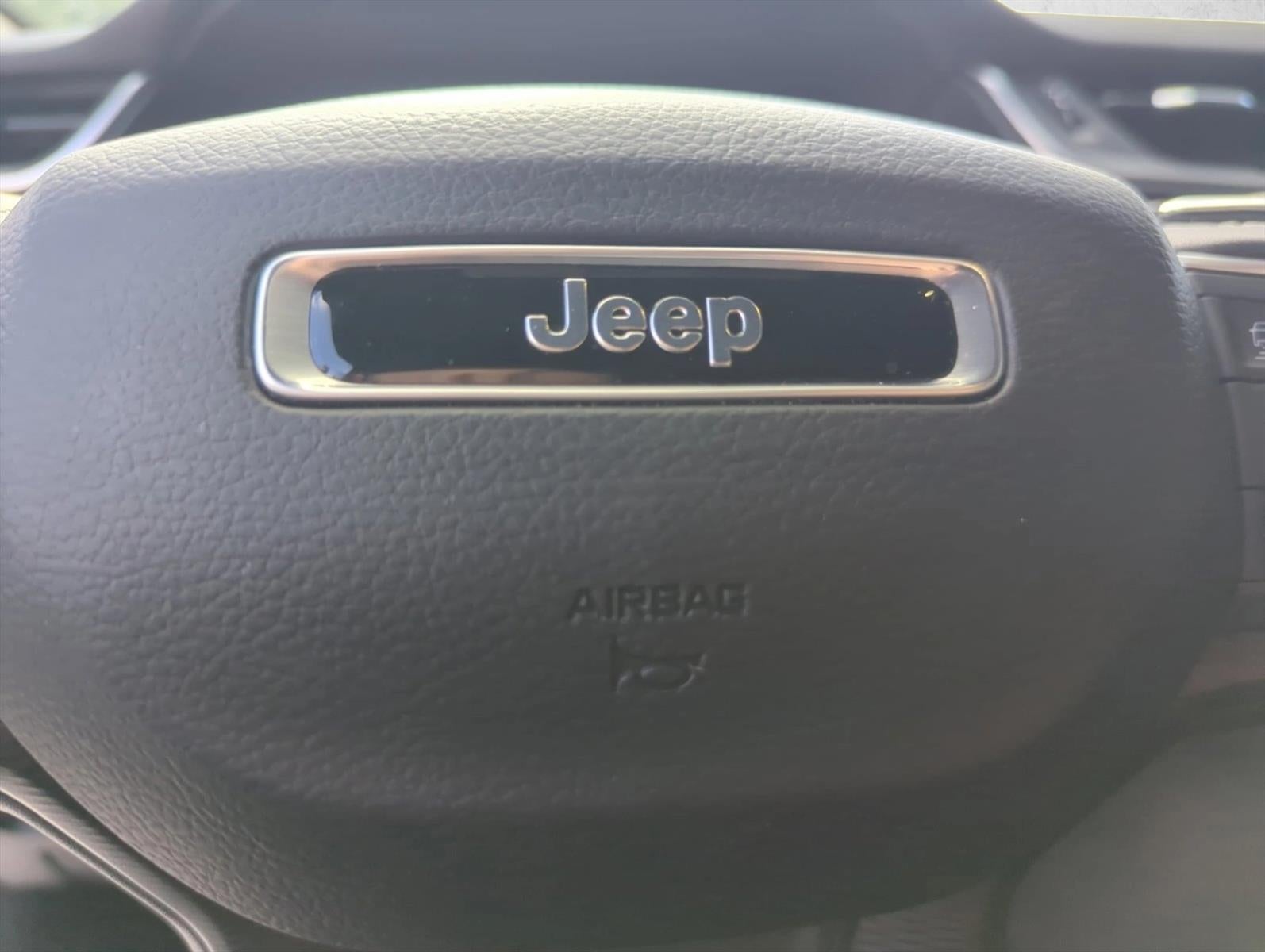2025 Jeep Grand Cherokee Laredo 4x2