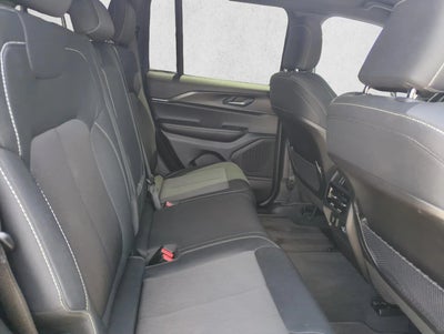 2025 Jeep Grand Cherokee Laredo 4x2
