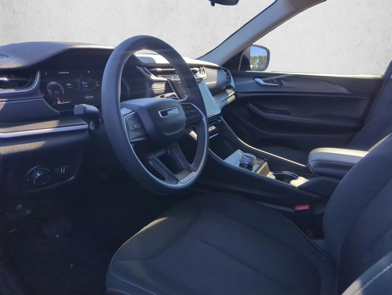 2024 Jeep Grand Cherokee Laredo X 4x2