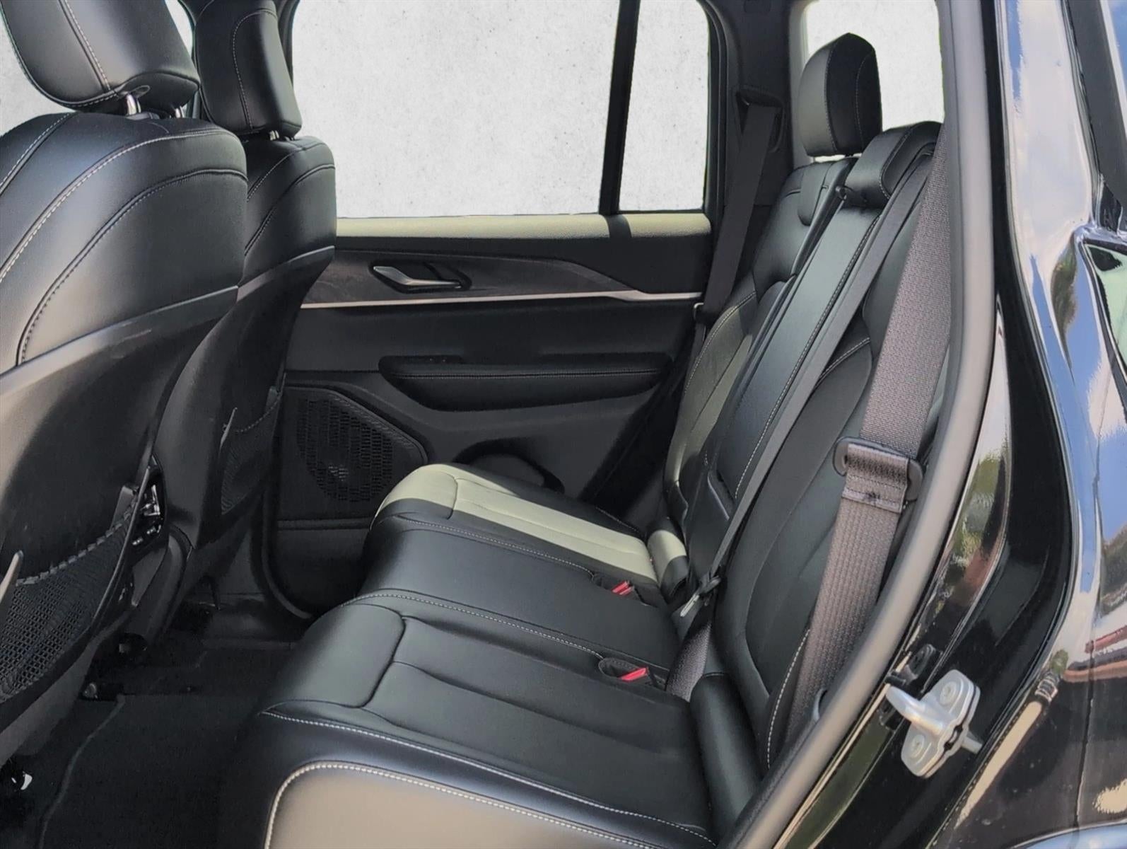 2025 Jeep Grand Cherokee Limited 4x2