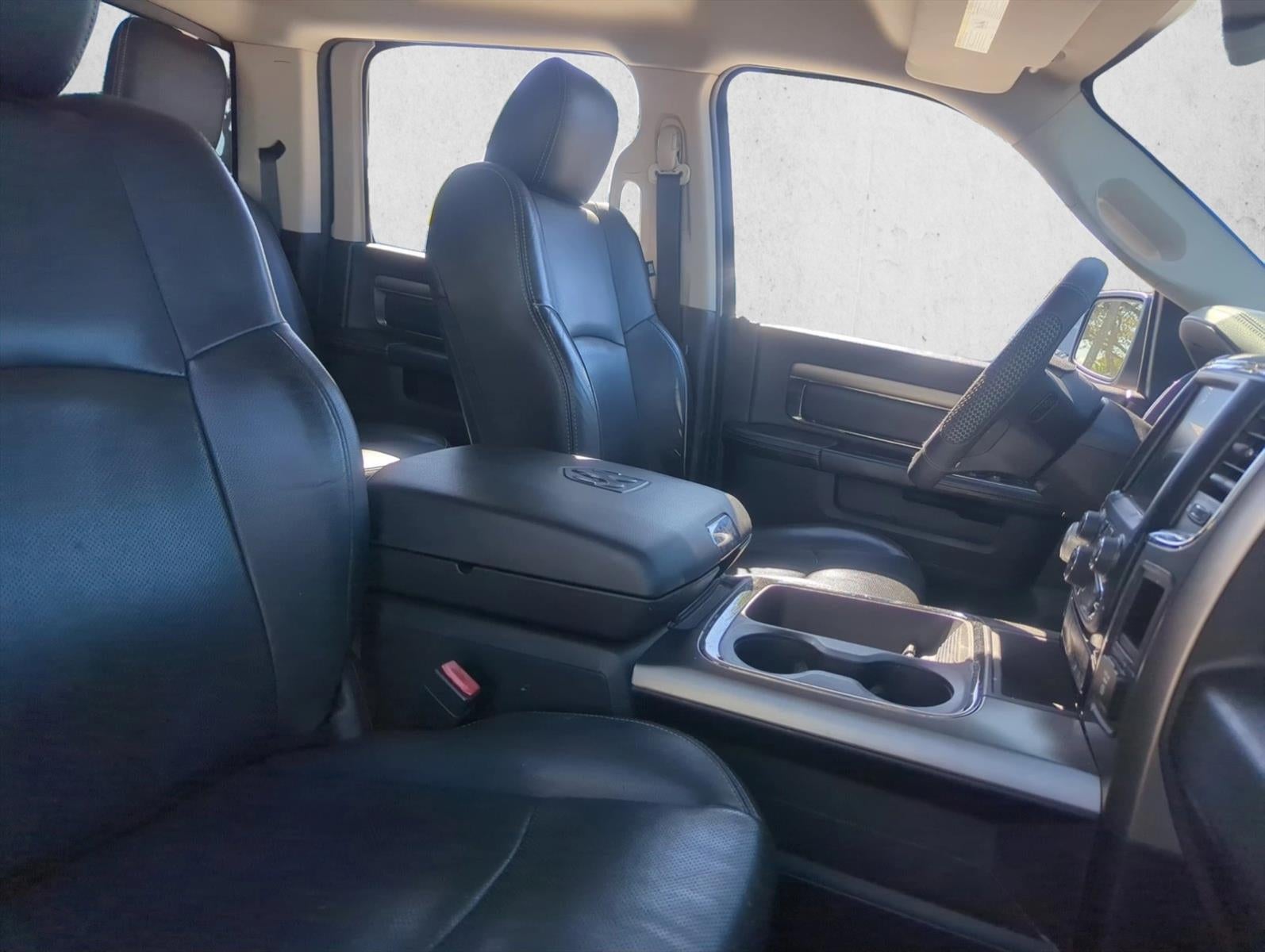 2017 RAM 1500 Night 4x4 Crew Cab 5'7" Box