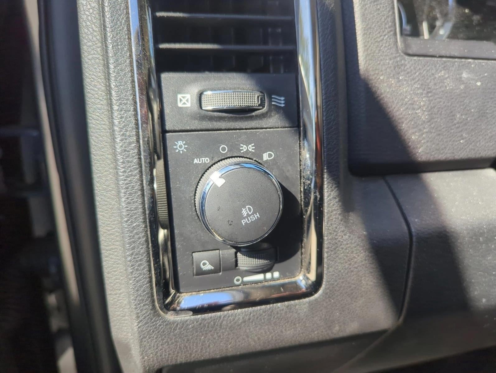 2017 RAM 1500 Night 4x4 Crew Cab 5'7" Box