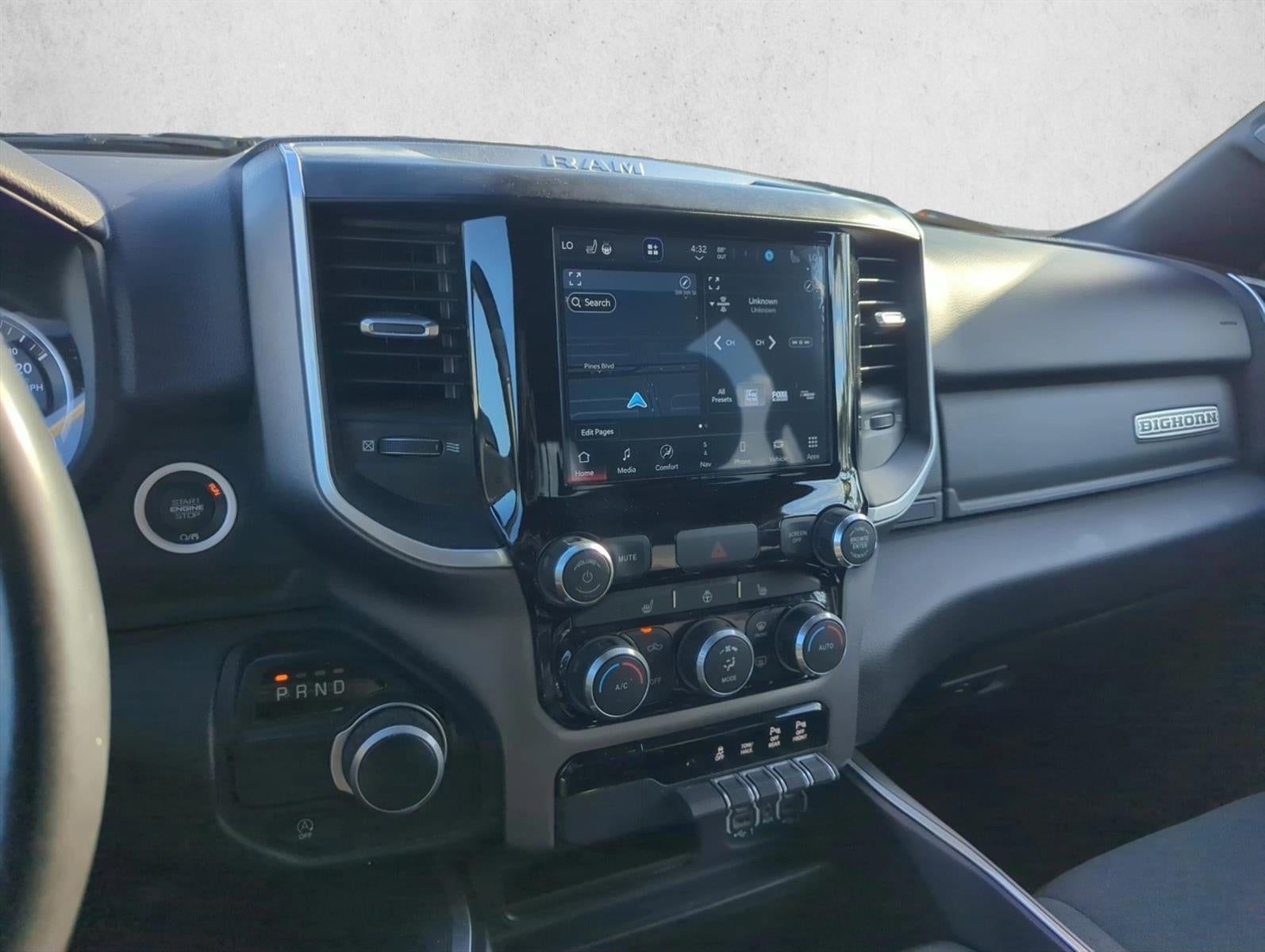 2022 RAM 1500 Big Horn 4x2 Quad Cab 6'4" Box