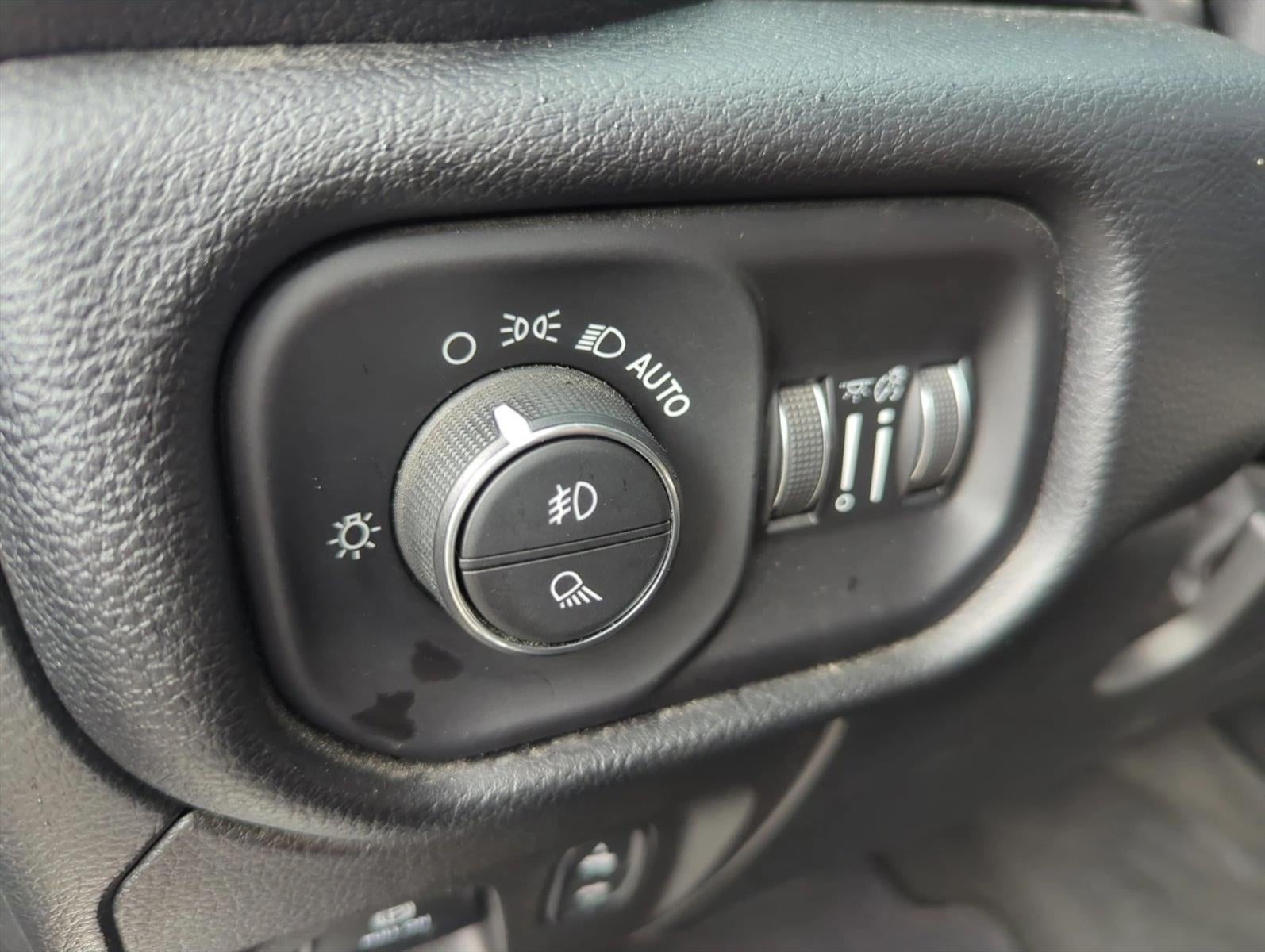 2022 RAM 1500 Laramie 4x2 Crew Cab 5'7" Box