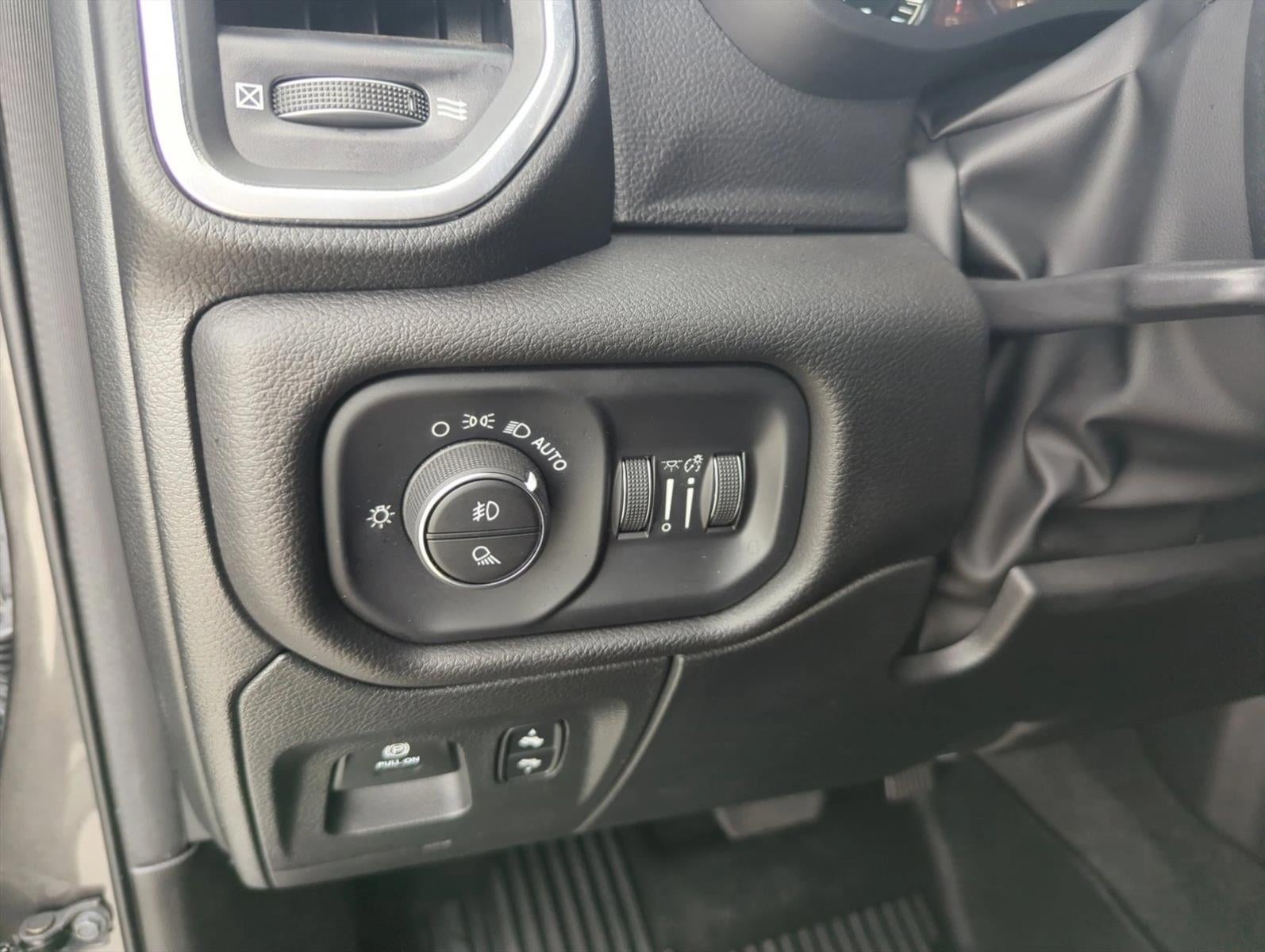 2023 RAM 1500 Laramie 4x2 Crew Cab 5'7" Box