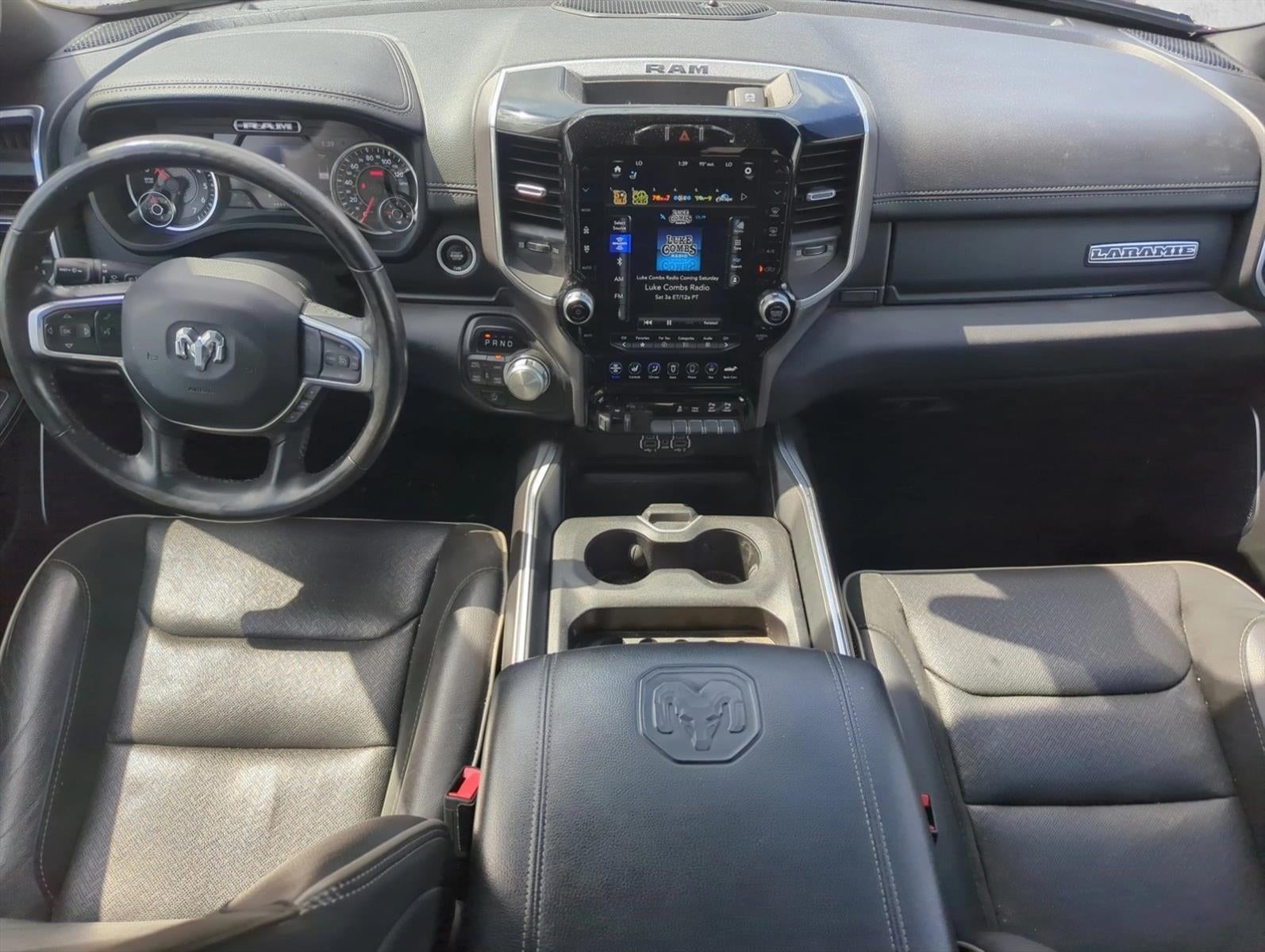 2020 RAM 1500 Laramie 4x4 Crew Cab 5'7" Box