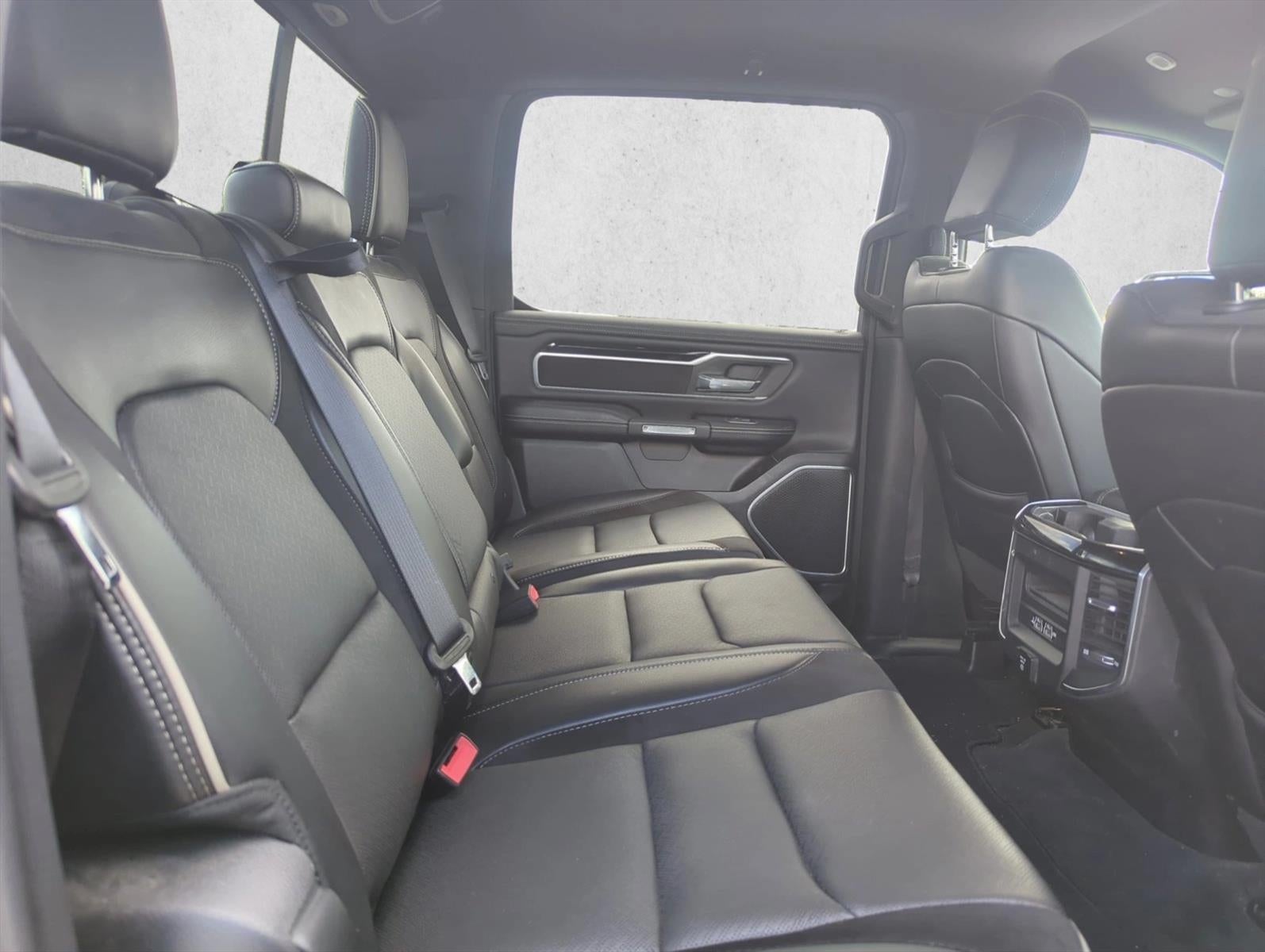 2020 RAM 1500 Laramie 4x4 Crew Cab 5'7" Box