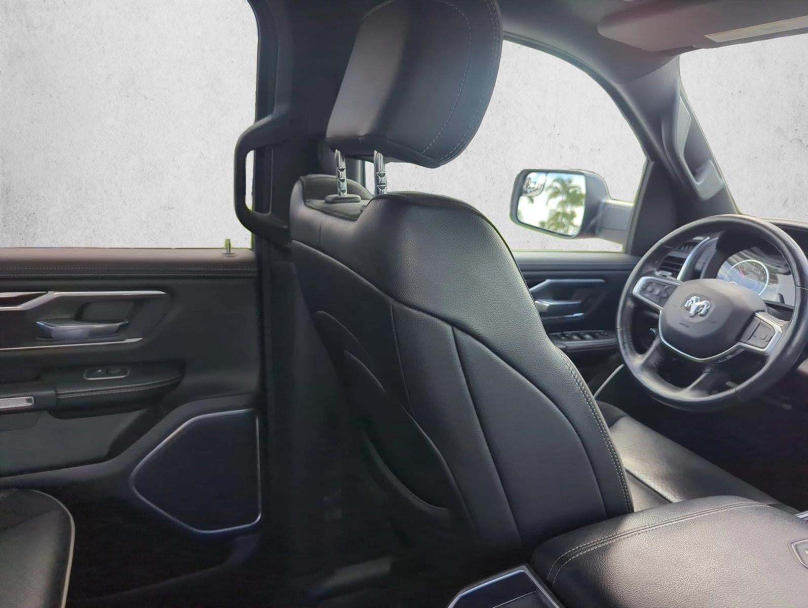 2020 RAM 1500 Laramie 4x4 Crew Cab 5'7" Box