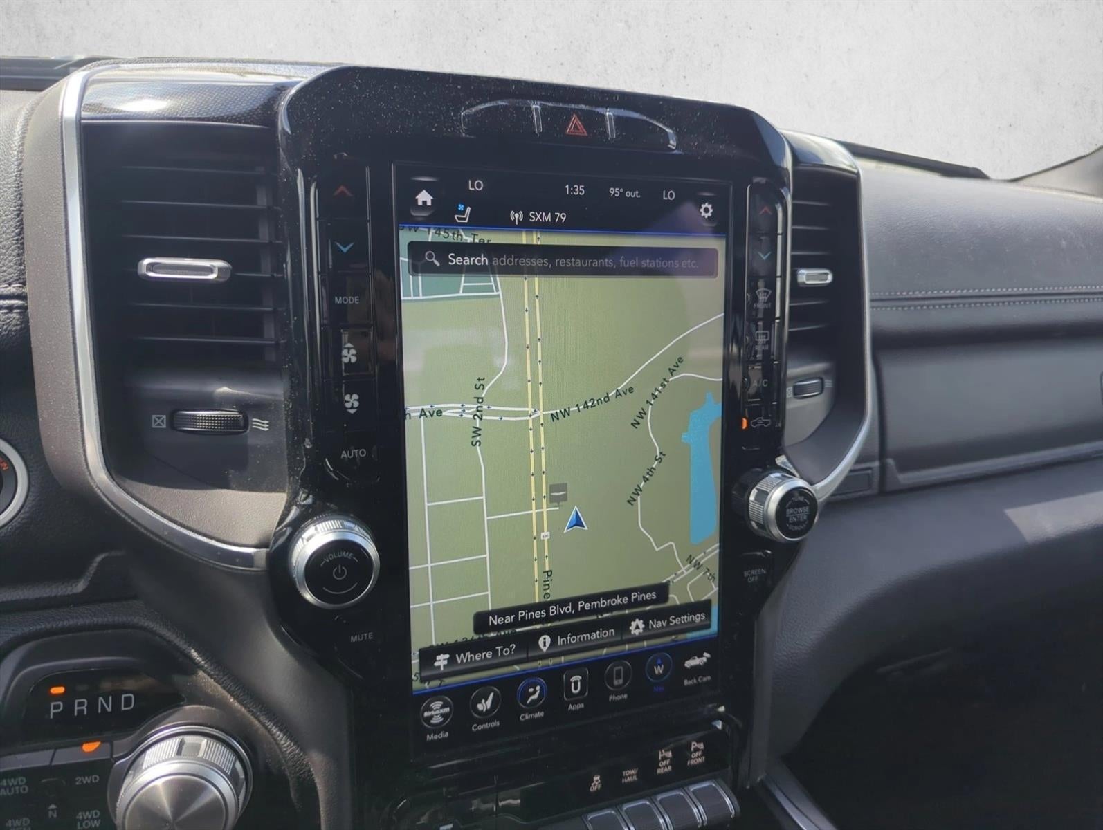 2020 RAM 1500 Laramie 4x4 Crew Cab 5'7" Box