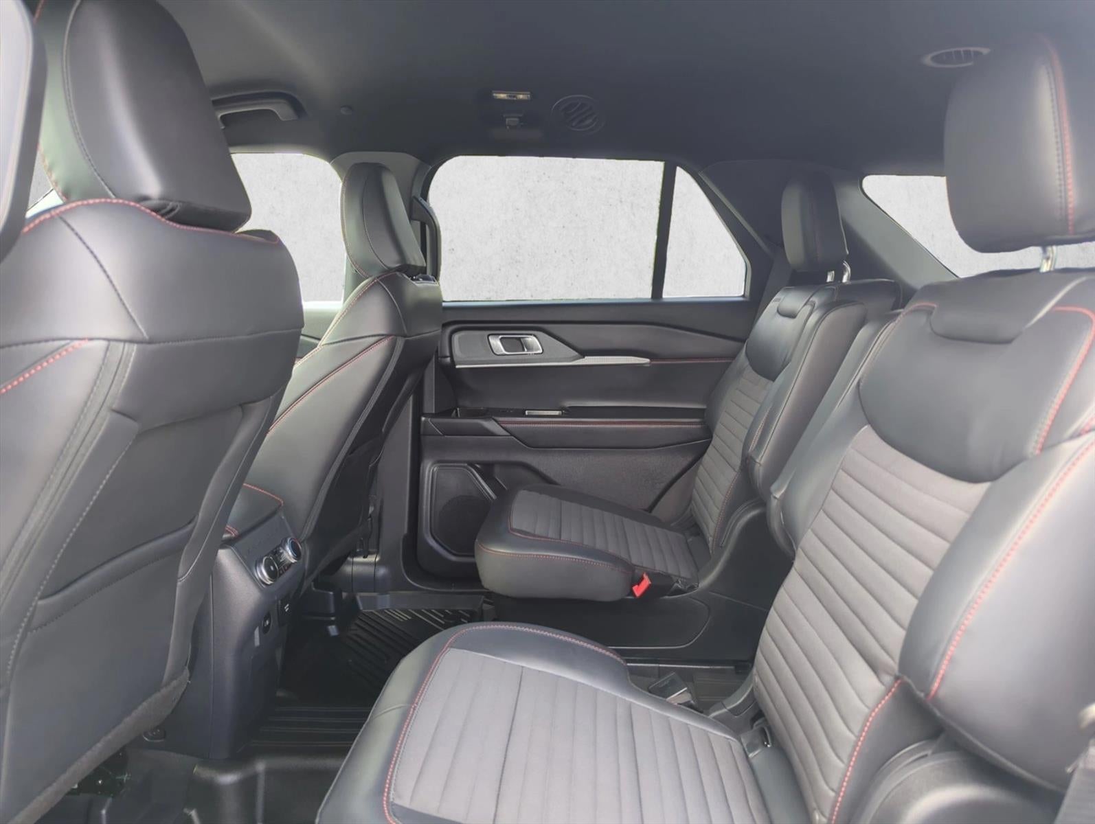 2025 Ford Explorer ST-Line RWD