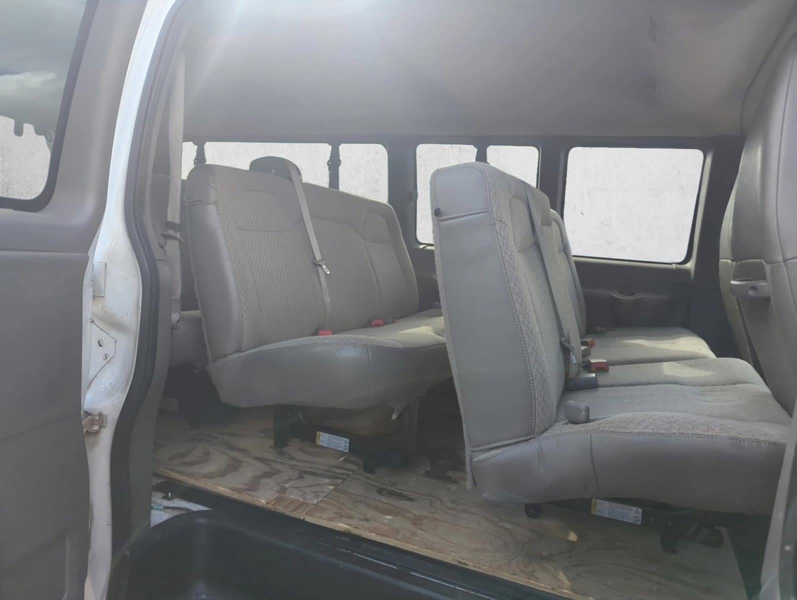 2019 Chevrolet Express Passenger 3500 Extended Wheelbase Rear-Wheel Drive 1LT