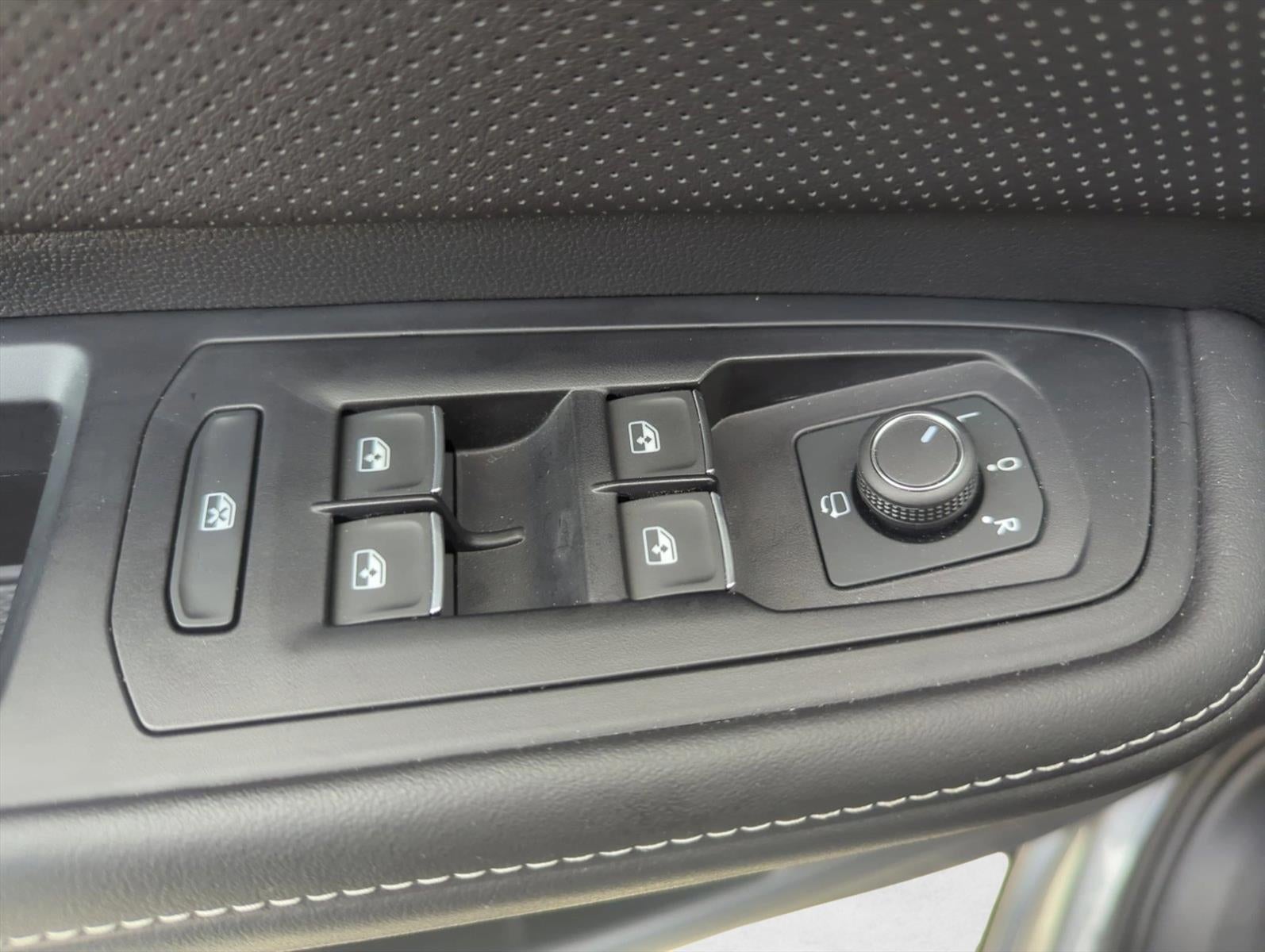 2025 Volkswagen Atlas Cross Sport 2.0T SEL Premium R-Line 4MOTION