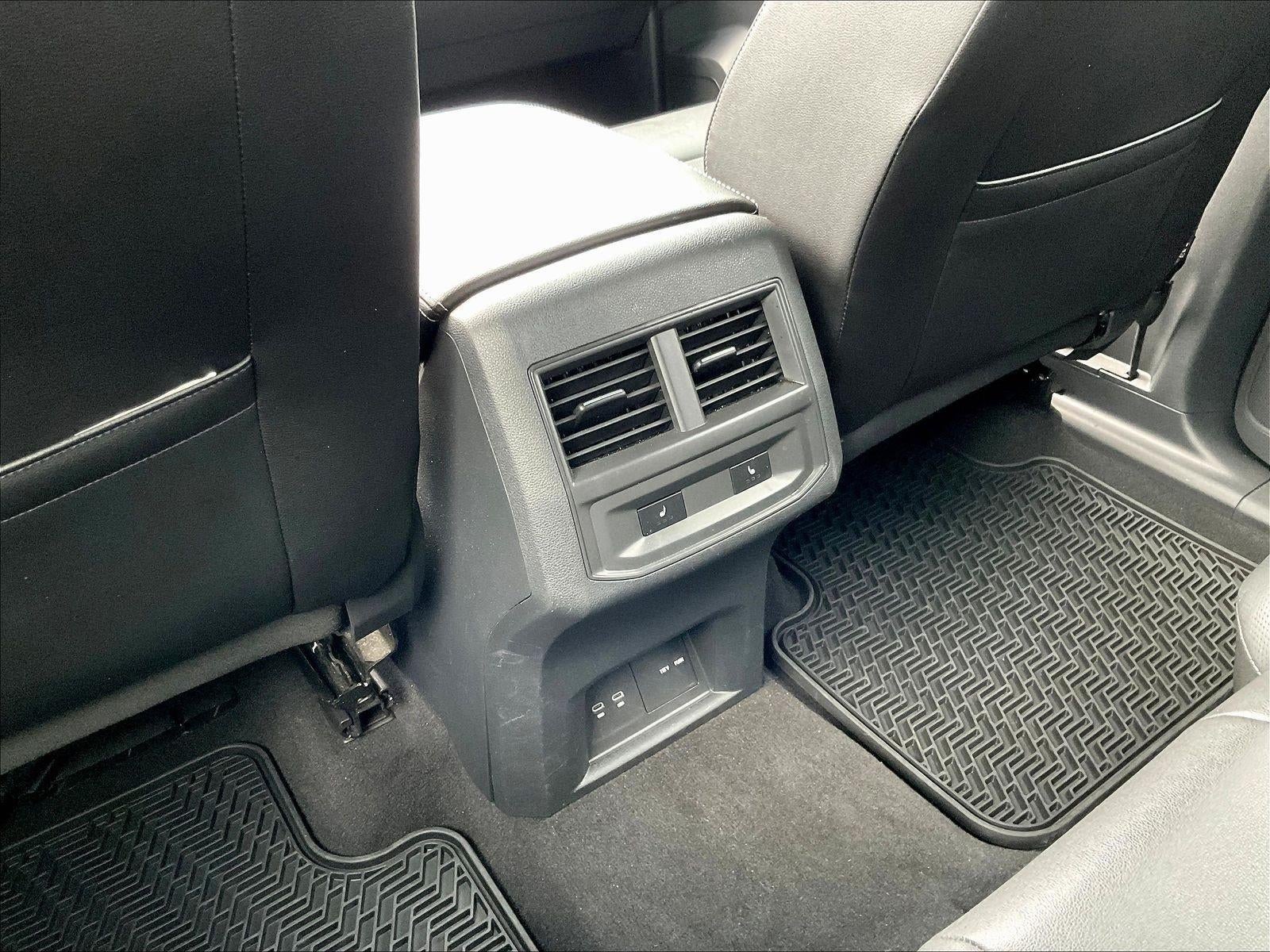 2023 Volkswagen Atlas Cross Sport 3.6L V6 SEL Premium R-Line 4MOTION