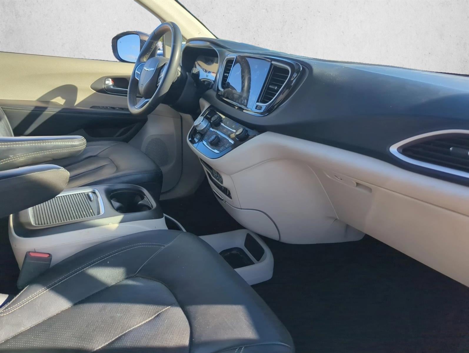 2022 Chrysler Pacifica Touring L FWD