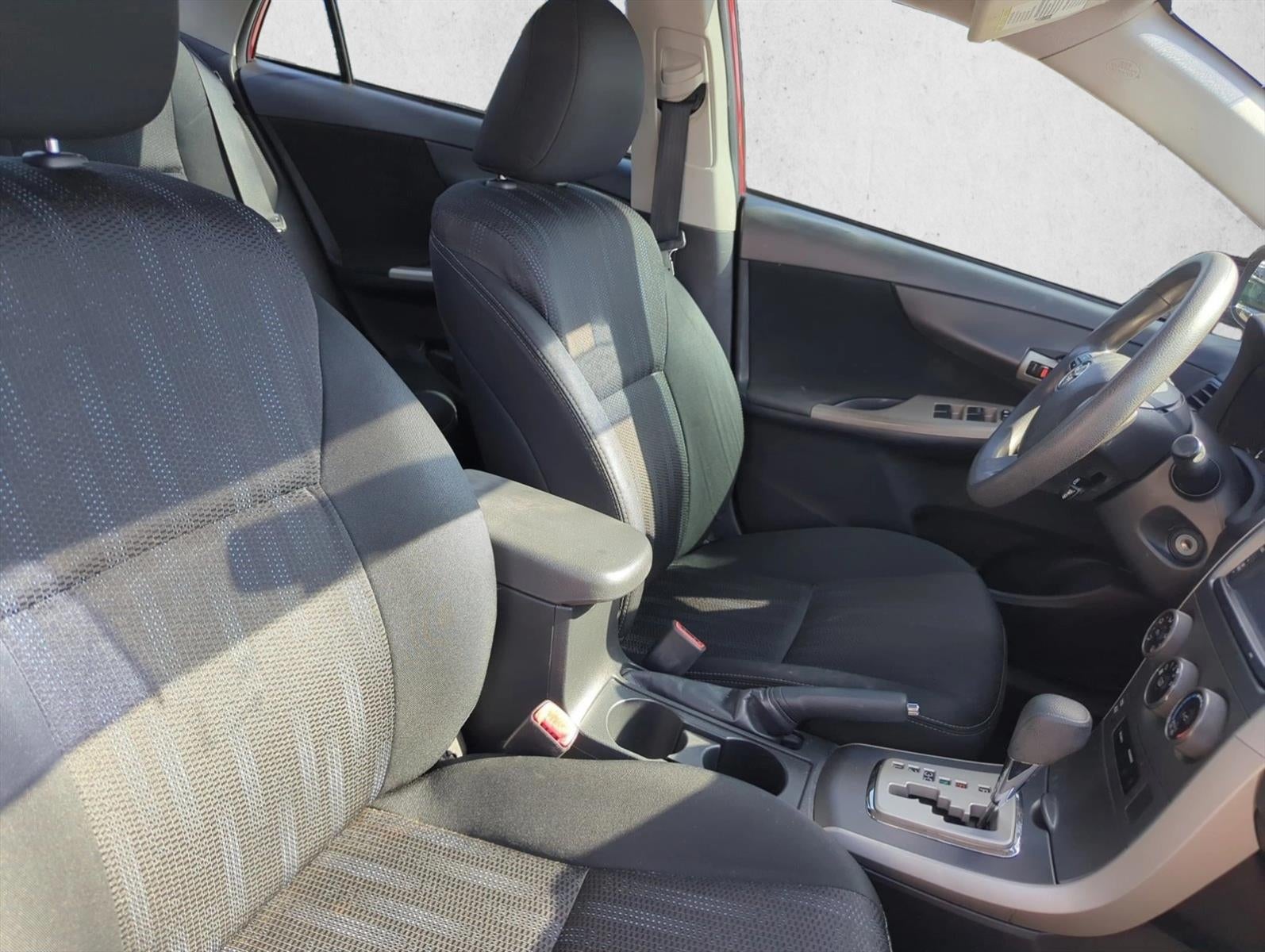 2013 Toyota Corolla 4dr Sdn Auto S (Natl)