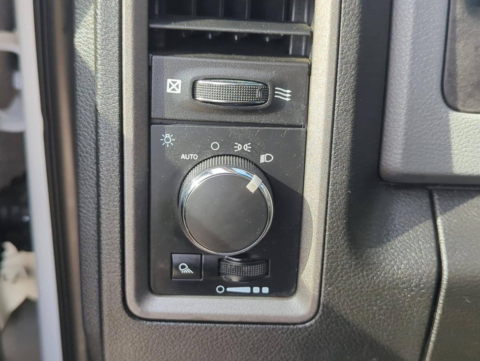 2019 RAM 1500 Classic Tradesman 4x4 Crew Cab 5'7" Box