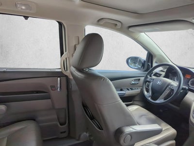 2016 Honda Odyssey Touring Elite with DVD Rear Entertainment System and Navigation