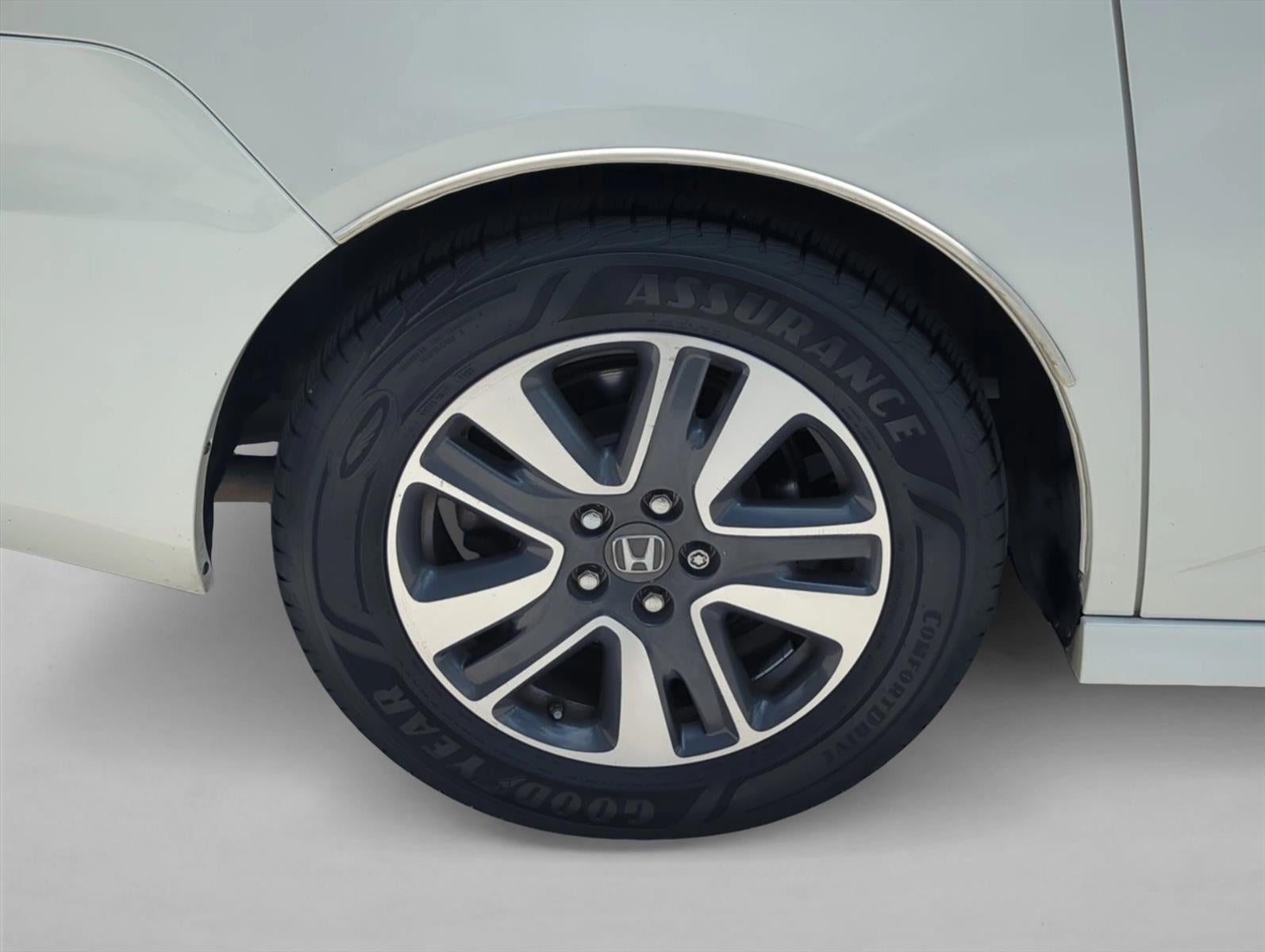 2016 Honda Odyssey Touring Elite with DVD Rear Entertainment System and Navigation
