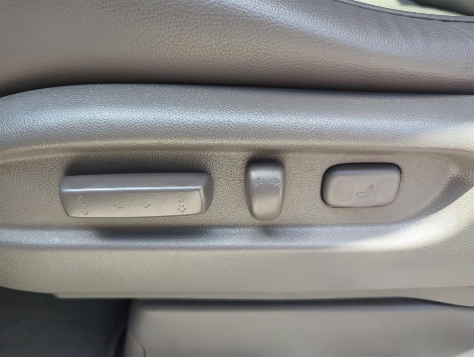 2016 Honda Odyssey Touring Elite with DVD Rear Entertainment System and Navigation