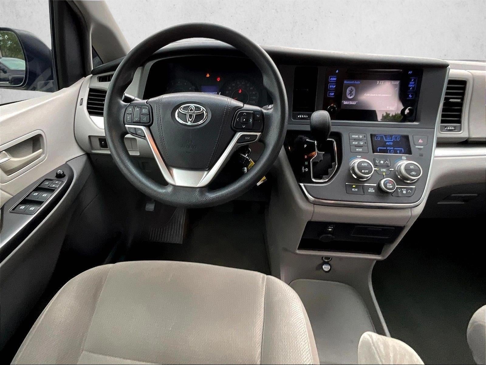 2017 Toyota Sienna L FWD 7-Passenger (Natl)
