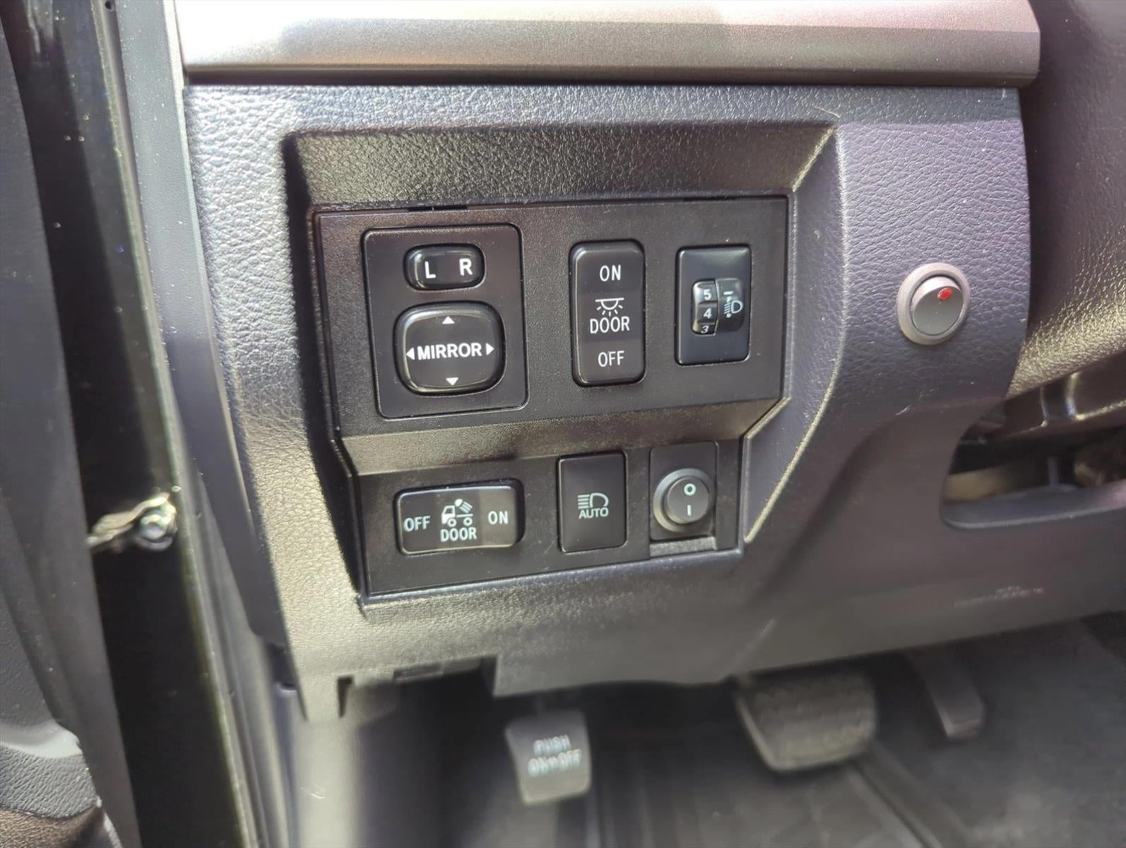 2018 Toyota Tundra 2WD 2WD SR5 Double Cab 6.5' Bed 4.6L (Natl)