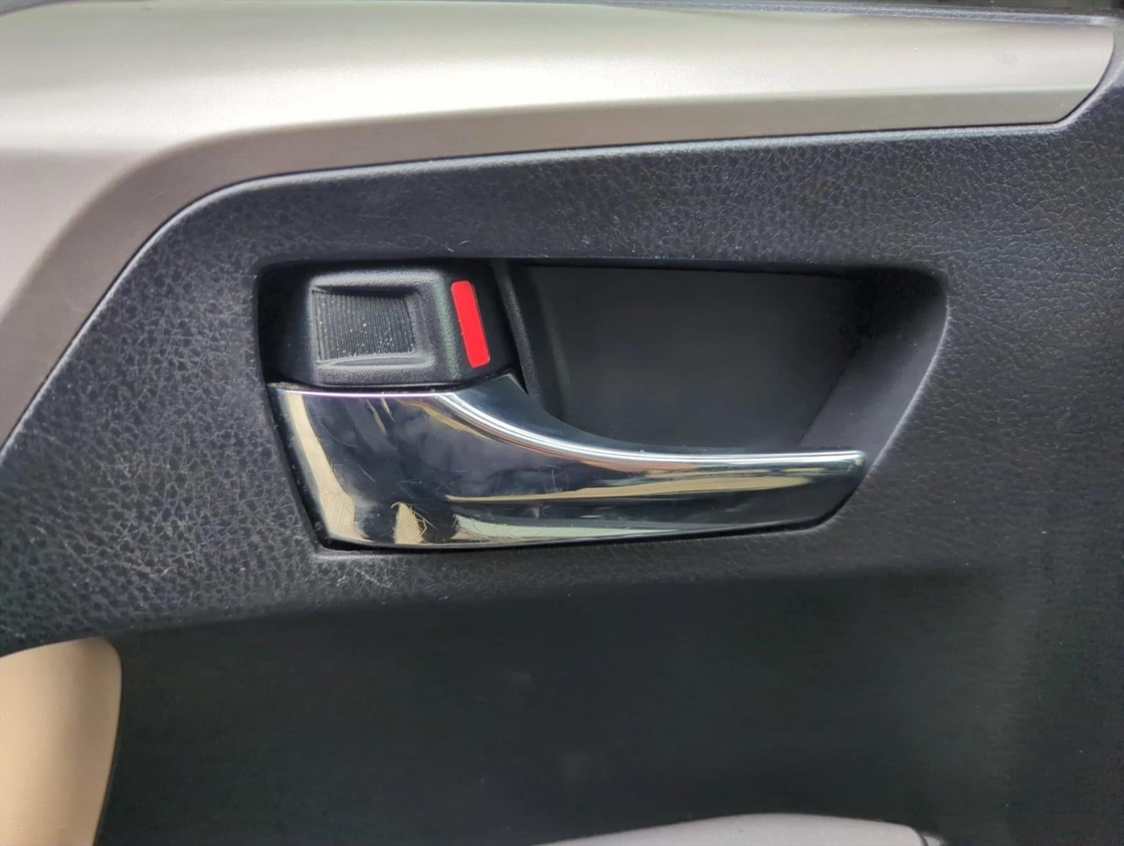 2018 Toyota RAV4 XLE FWD (GS)