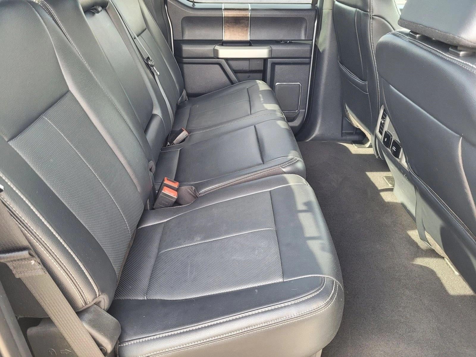 2022 Ford Super Duty F-450 DRW LARIAT 4WD Crew Cab 8' Box