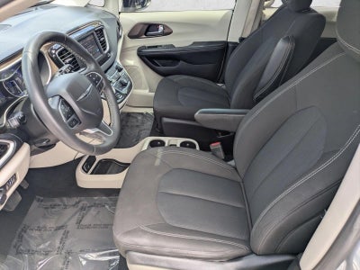 2022 Chrysler Voyager LX FWD