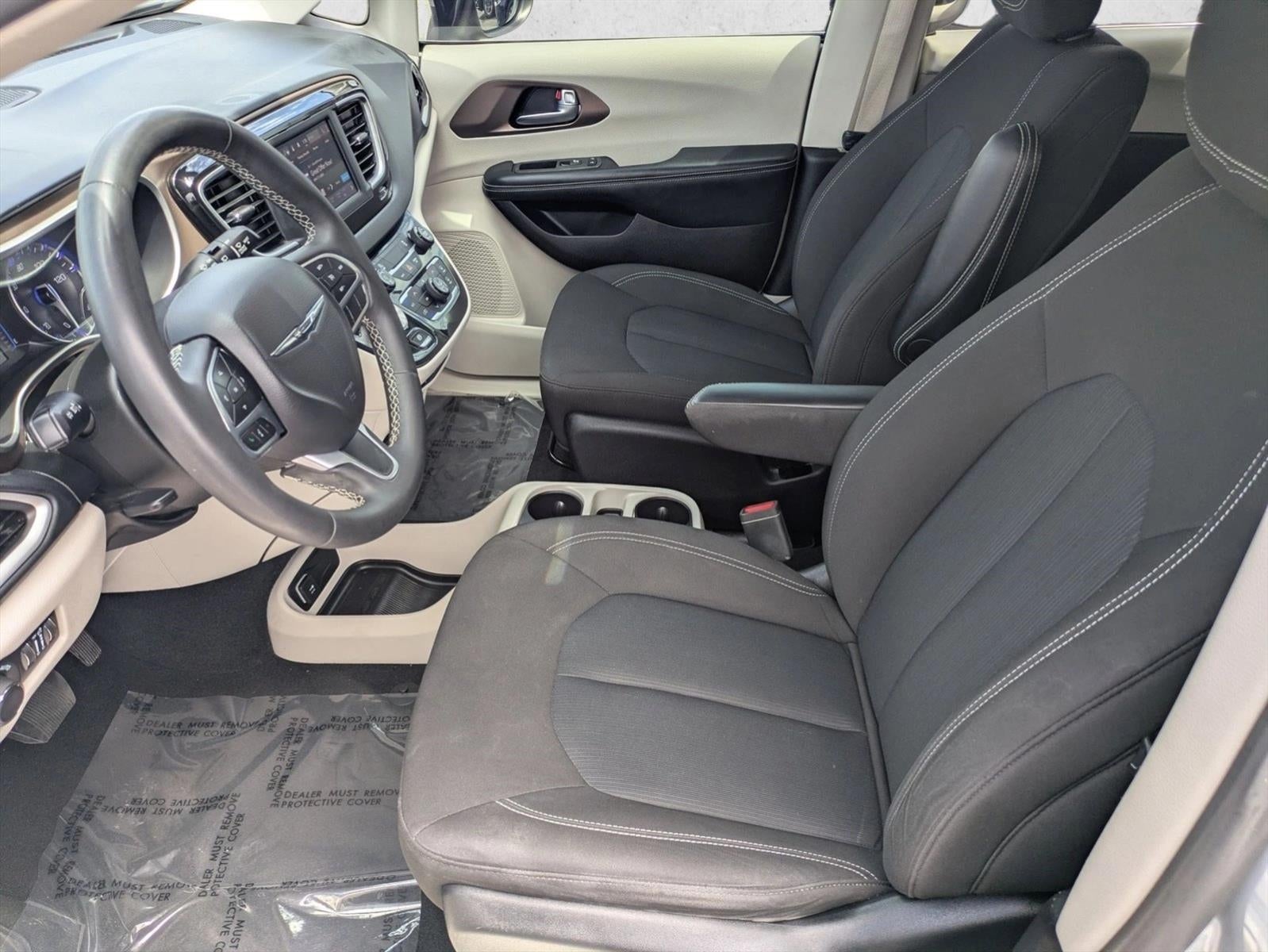 2022 Chrysler Voyager LX FWD