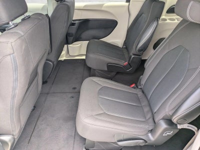 2022 Chrysler Voyager LX FWD