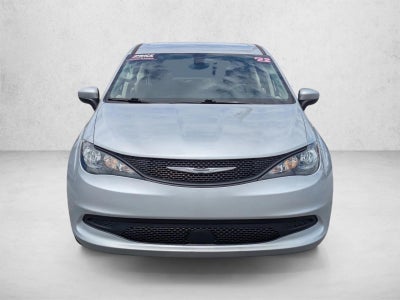 2022 Chrysler Voyager LX FWD