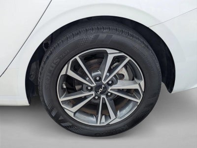 2024 Kia Forte LXS IVT