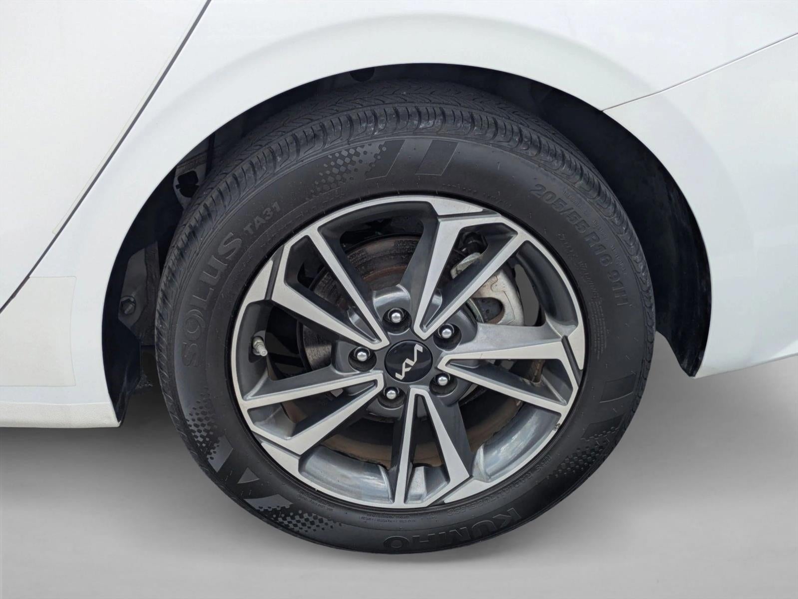 2024 Kia Forte LXS IVT