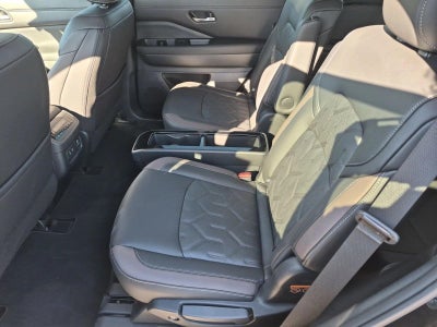 2026 Nissan Pathfinder Platinum 2WD