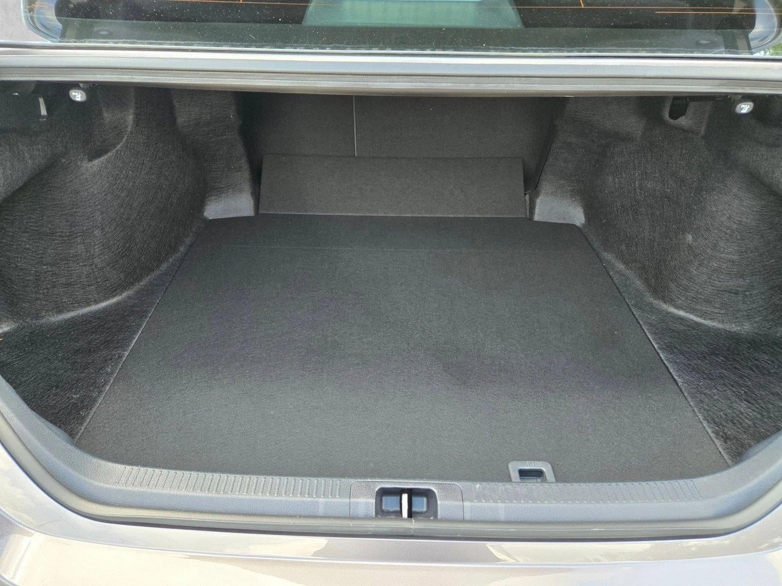 2023 Toyota Camry SE Auto (SE)