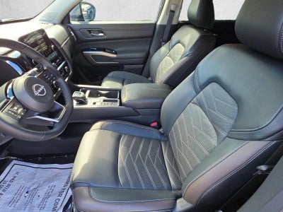 2025 Nissan Pathfinder Platinum 2WD